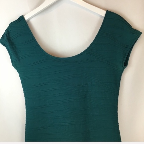 ✨5 FOR $25✨ Pull&Bear Green Textured Bodycon Dress - Picture 5 of 8
